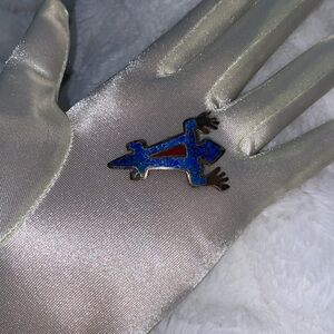 Vintage sterling silver lizard with crushed inlay pin/pendant